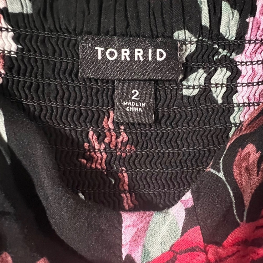 Torrid Floral Sun Dress Women 2 Black Red Rose Smocked Back Pockets 11844401 - Picture 3 of 8